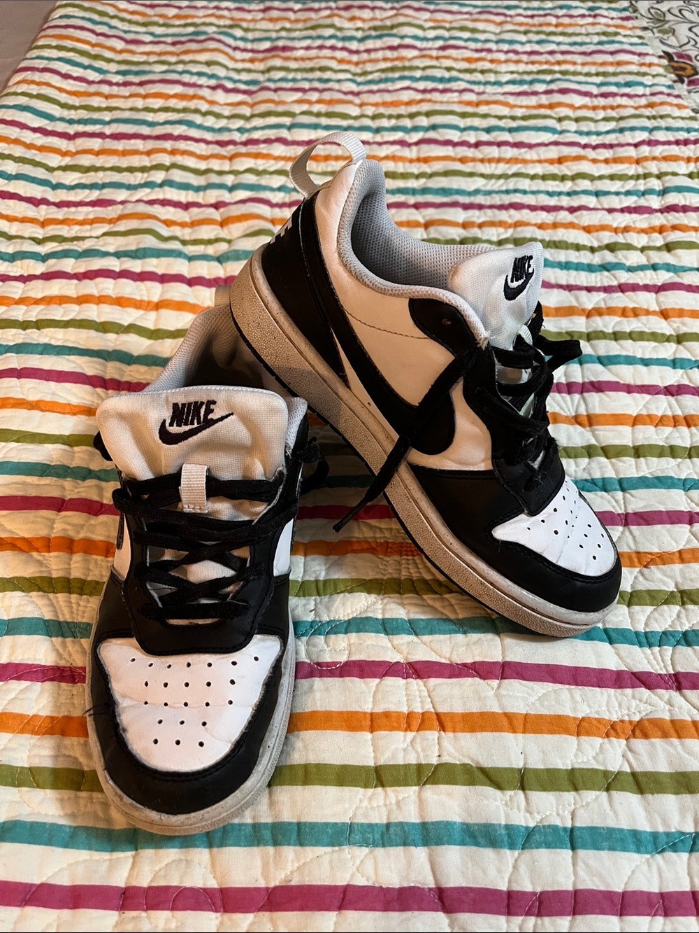 Nike youth, tennis shoes size 3 1/2